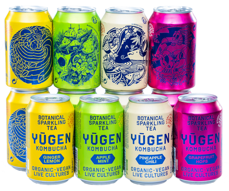 Des boîtes colorées de Yugen Kombucha avec des motifs botaniques dans des tons bleus, verts et roses, avec des saveurs comme Ginger Lemon, Apple Mint, Pineapple Chili, et Grapefruit Hops, étiquetées comme biologiques, végétaliennes, avec des cultures vivantes.